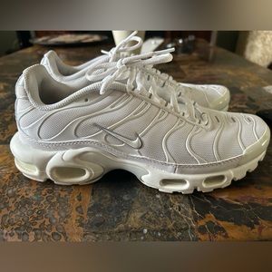 Nike women’s size 9.5 air max plus
